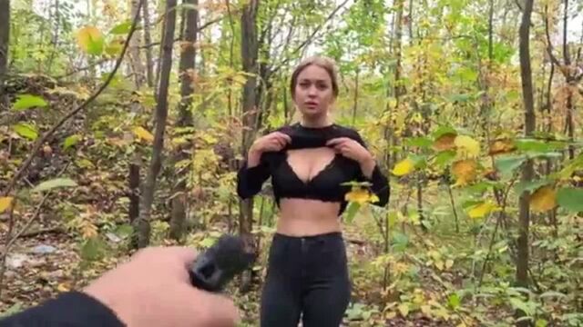Порно видео: ретро в лесу
